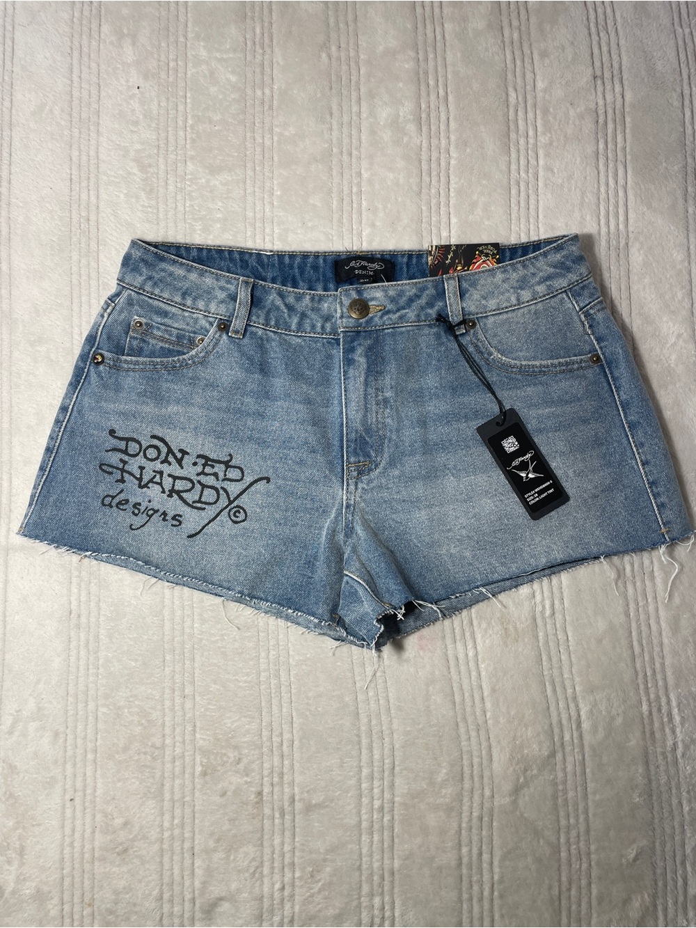Ed Hardy Denim Shorts Size 28 Y2K Graphic Embroidered Born Free - Picture 2 of 6